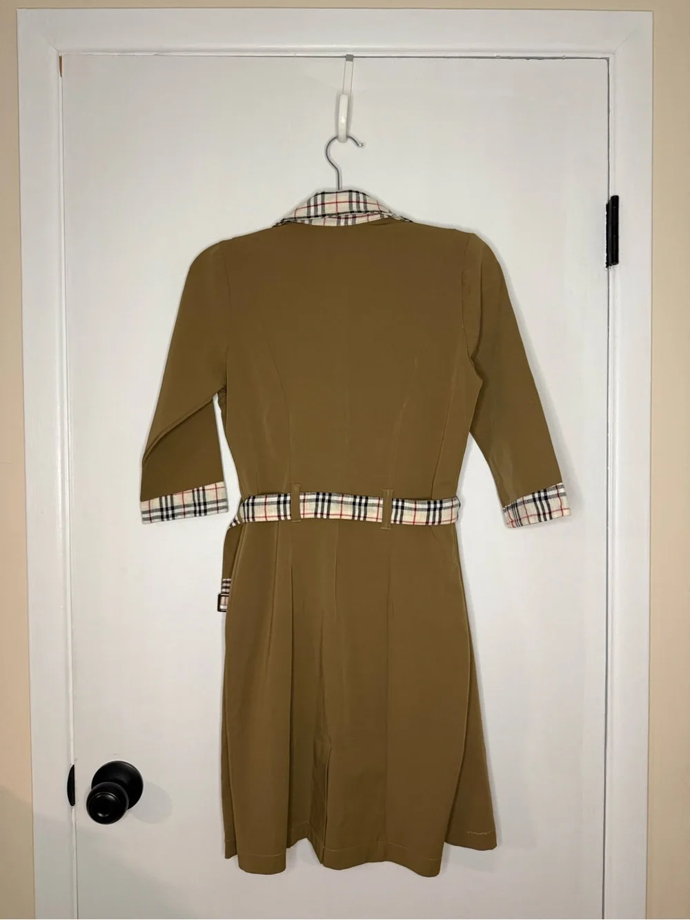 Vintage Burberry Tan Trench Coat with Classic Check Lining - Picture 7 of 10